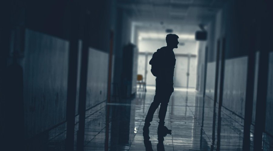 sötétség_folyosó_depresszió_borító